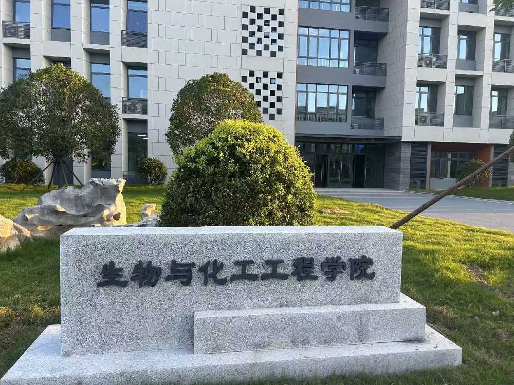 兴山县扬州职业大学体育场高杆灯项目